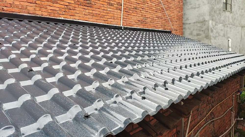 樹脂瓦和鋁瓦屋頂哪個好？哪個更耐用？